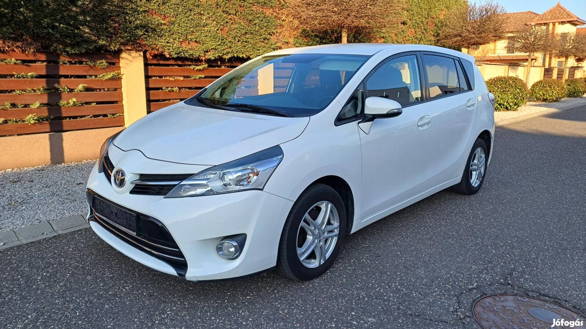 Toyota Verso 2.0 D-4D Live 174E KM - SZ.Könyv!