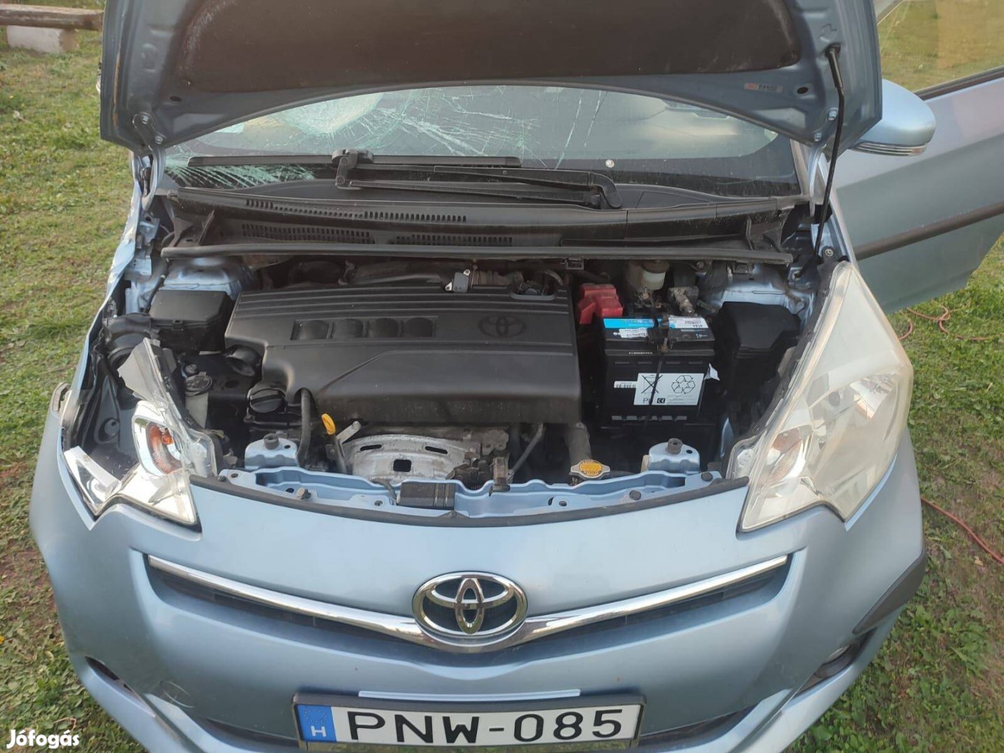 Toyota Verso-S 2012, Kiváló motor, Karosszéria károsodott - Kivételes