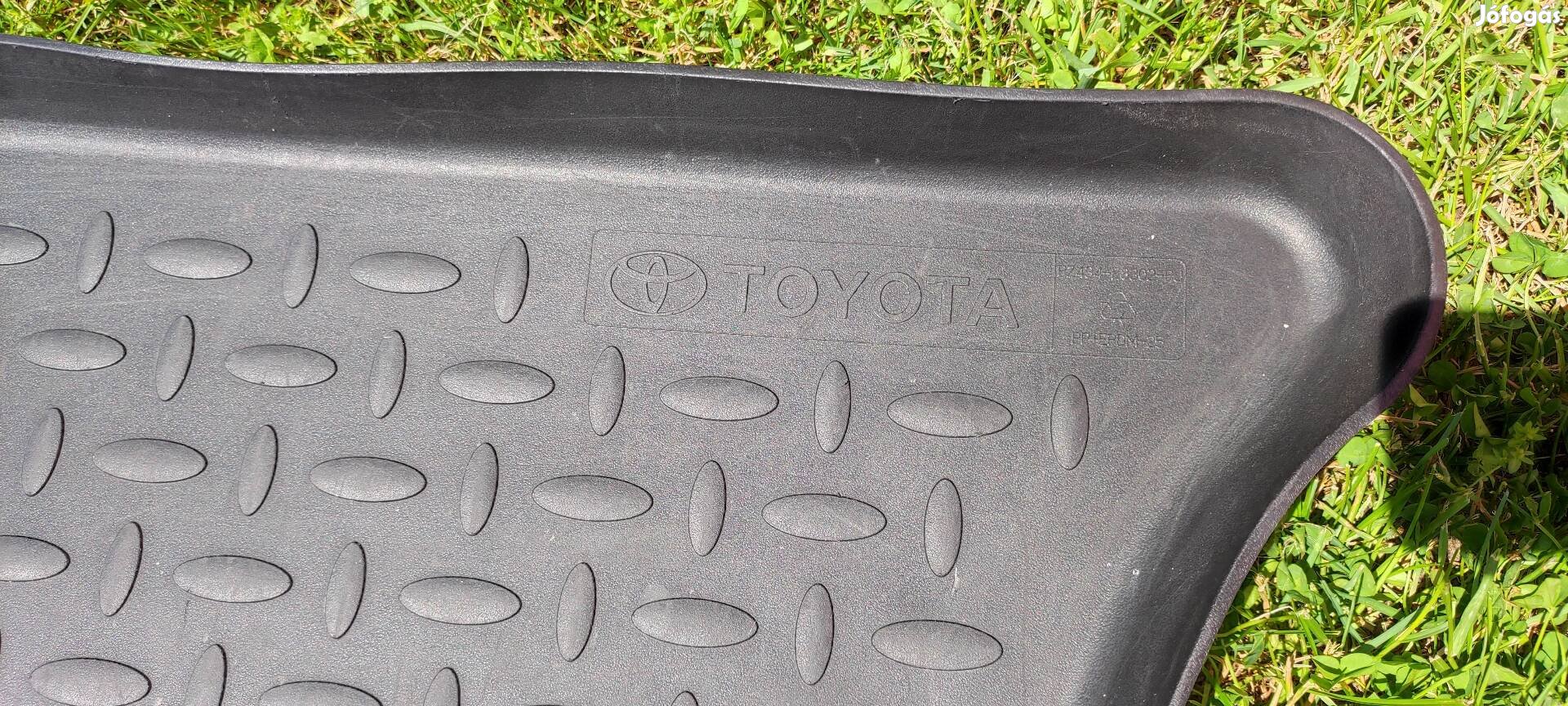 Toyota Verso gyári csomagtér tálca csomagtértálca jó állapotban 