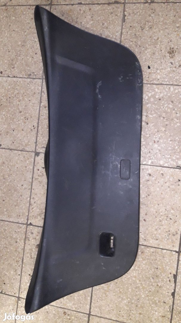 Toyota Yaris 05-10 Csomagtérajtó Burkolat