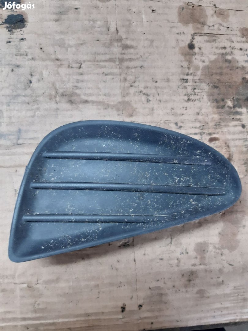 Toyota Yaris 10-20 Első Lökhárító Díszrács