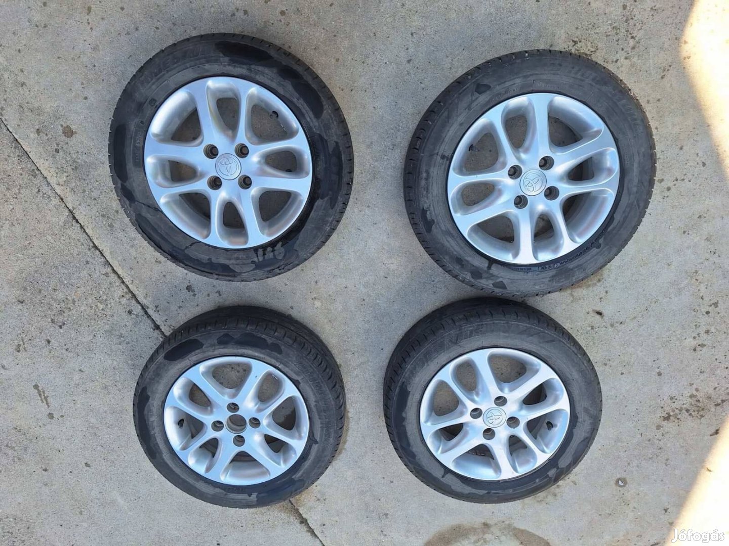 Toyota Yaris 14"-os alufelni gumival