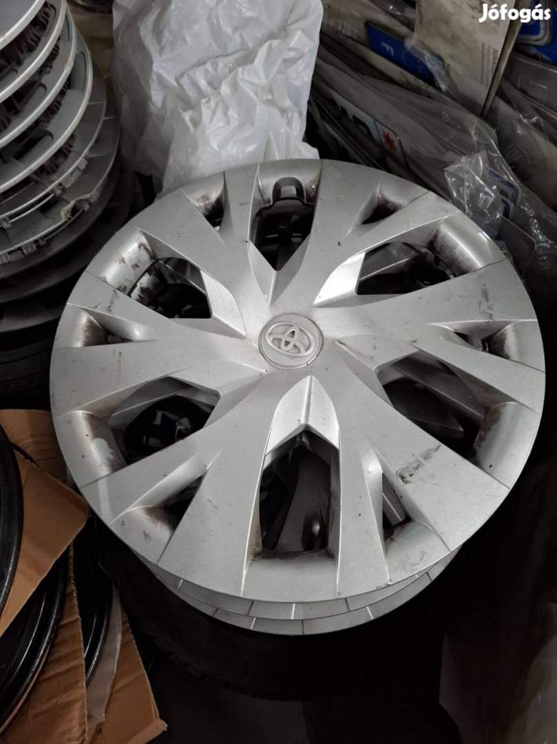 Toyota Yaris 15 Gyári dísztárcsa