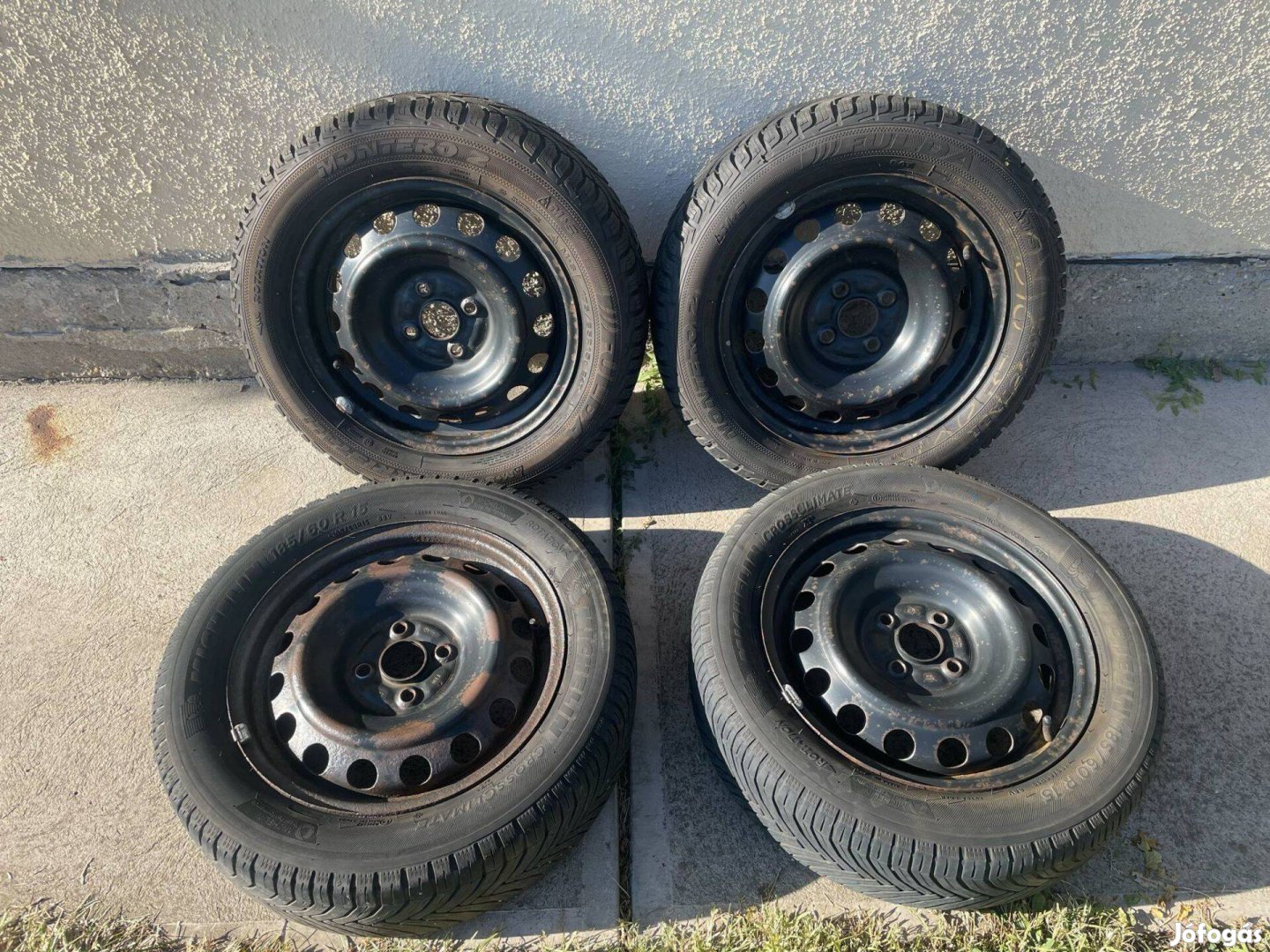 Toyota Yaris 15" lemezfelni téli és négyévszakos gumikkal