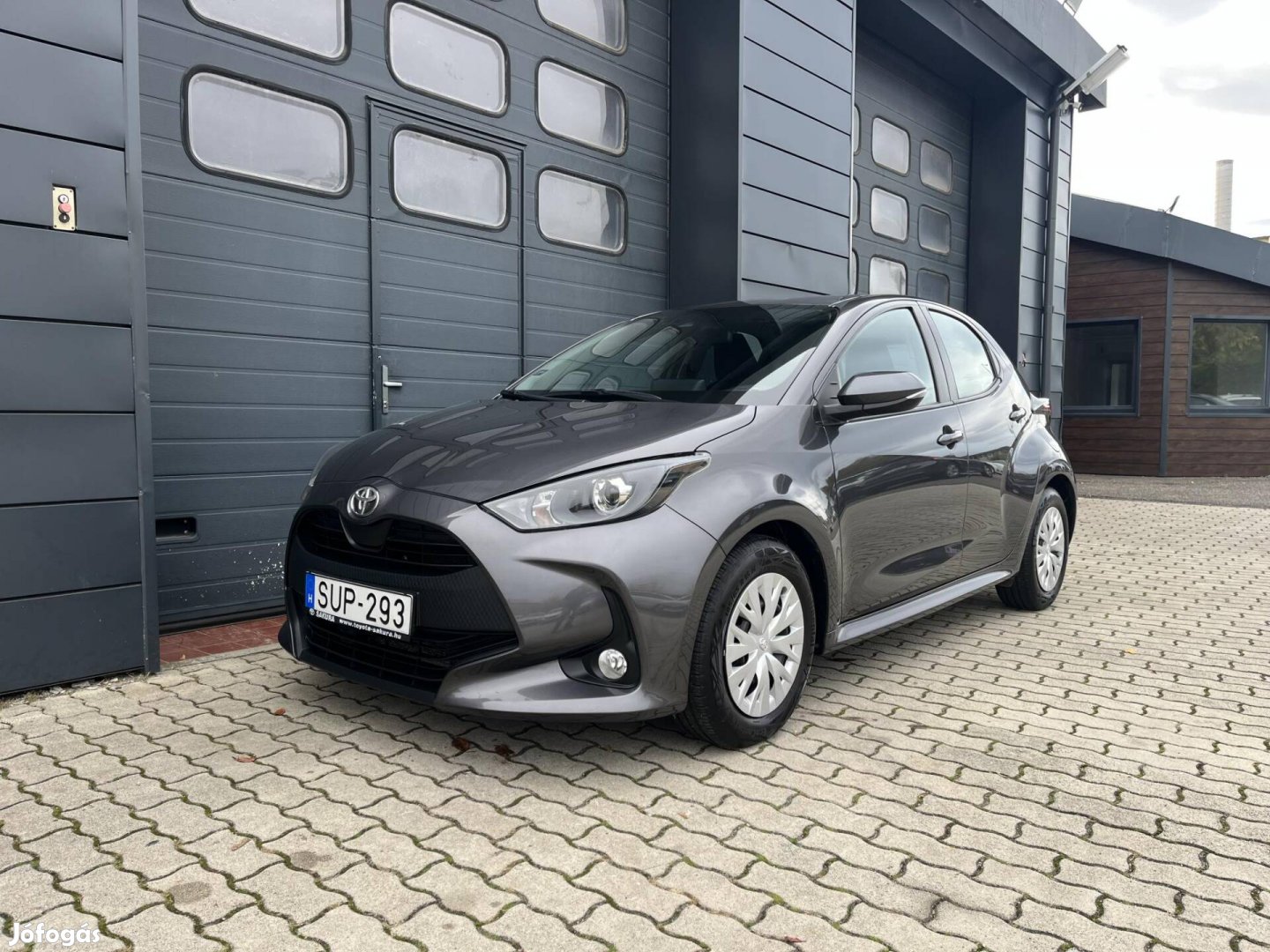 Toyota Yaris 1.0 VVT-i Comfort Szervizkönyv / 1...
