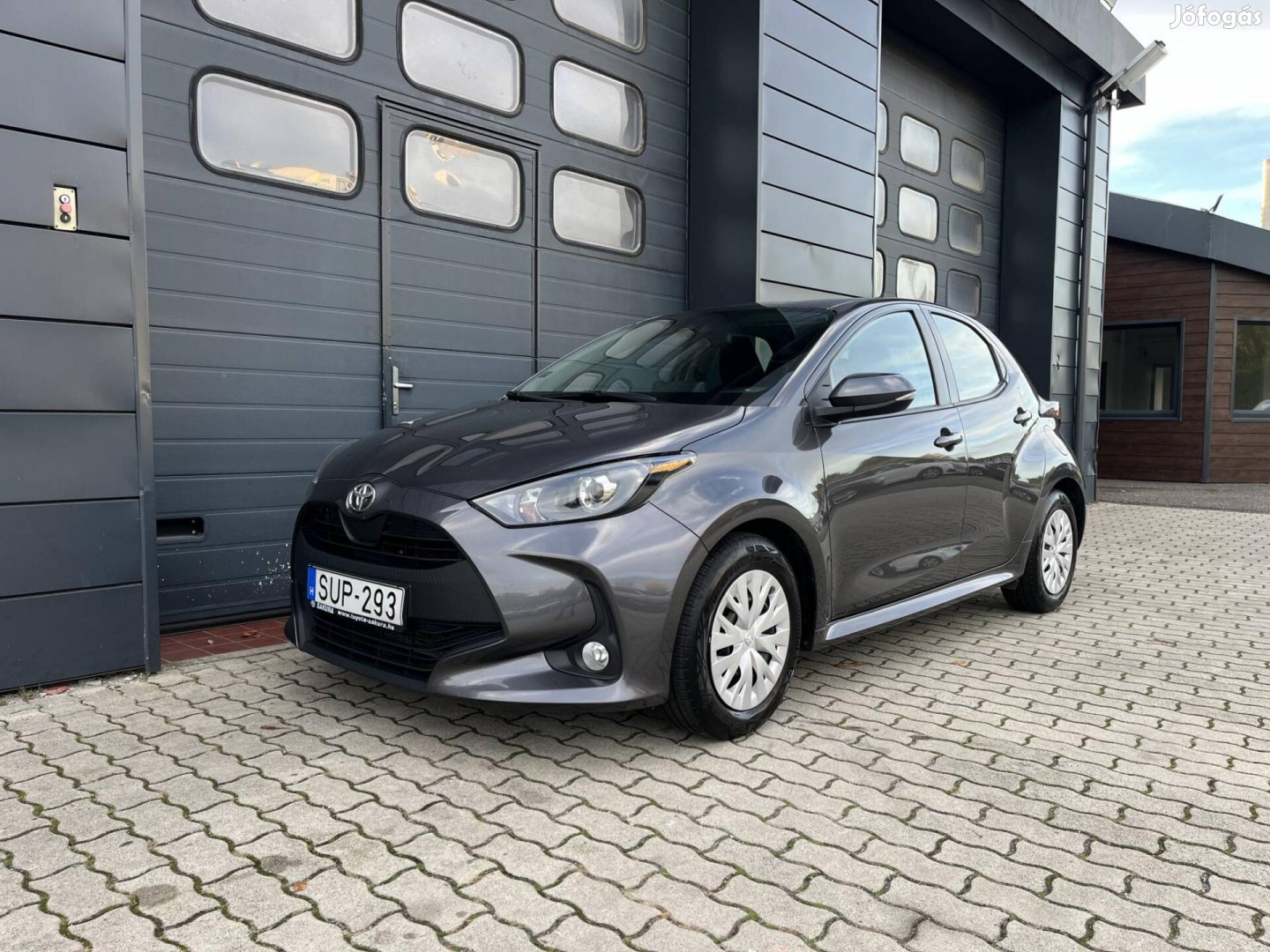 Toyota Yaris 1.0 VVT-i Comfort Szervizkönyv / 1...