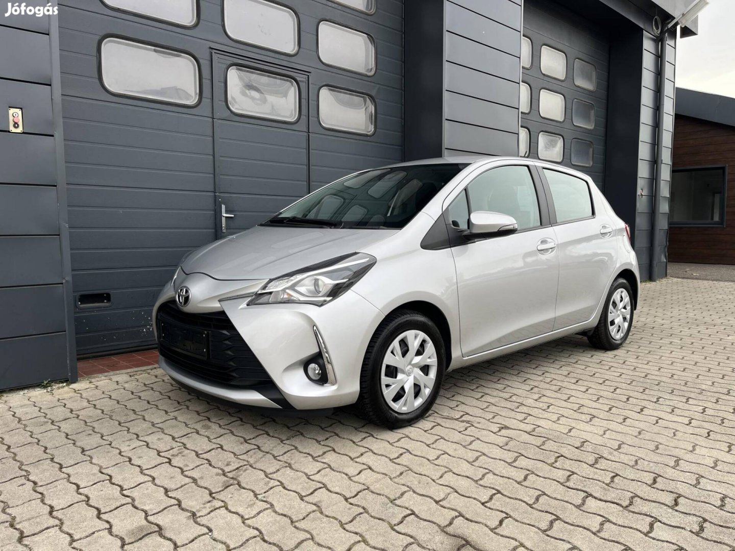 Toyota Yaris 1.0 VVT-i Comfort Szervizkönyv / K...