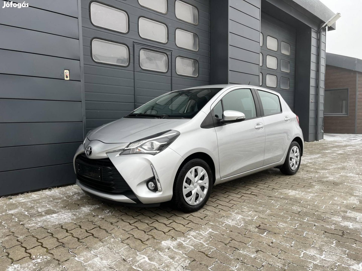 Toyota Yaris 1.0 VVT-i Comfort Szervizkönyv / K...