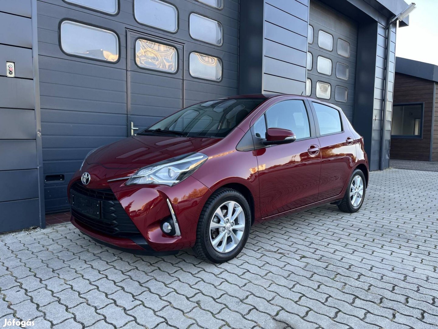 Toyota Yaris 1.0 VVT-i Trend Szervizkönyv / 39e...