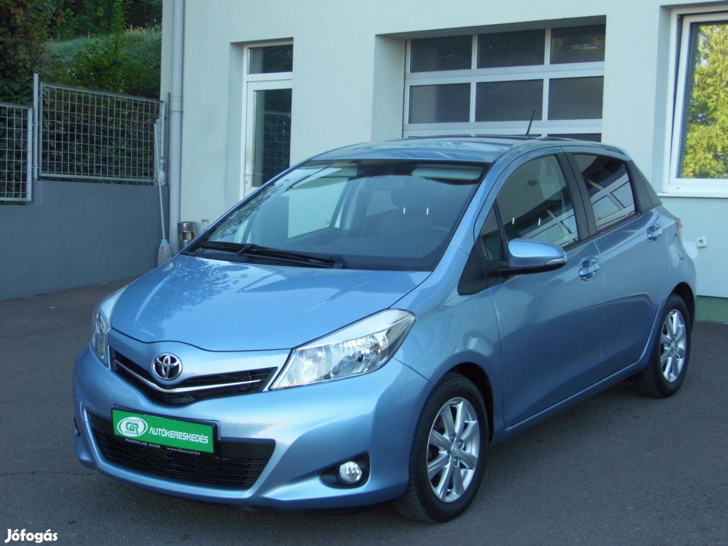 Toyota Yaris 1.33 Executive Szervízkönyv-Navigá...