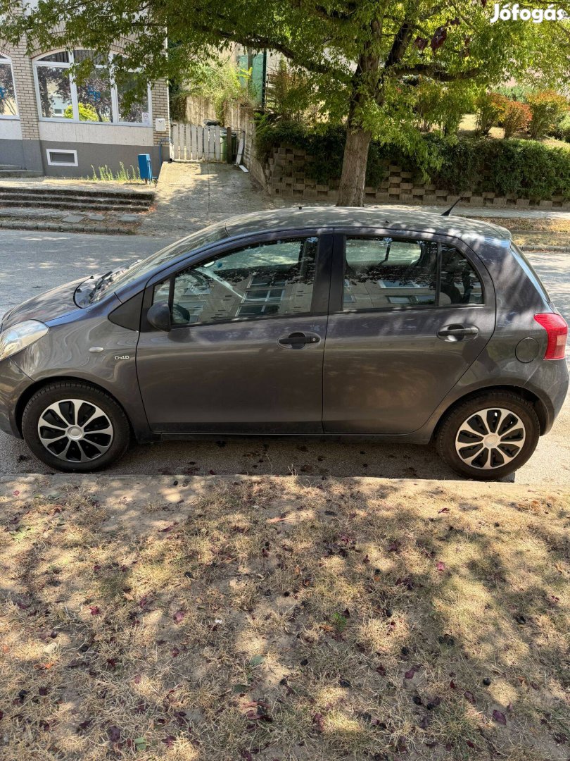 Toyota Yaris 1.4 Vonóhoroggal Magánszemélytől