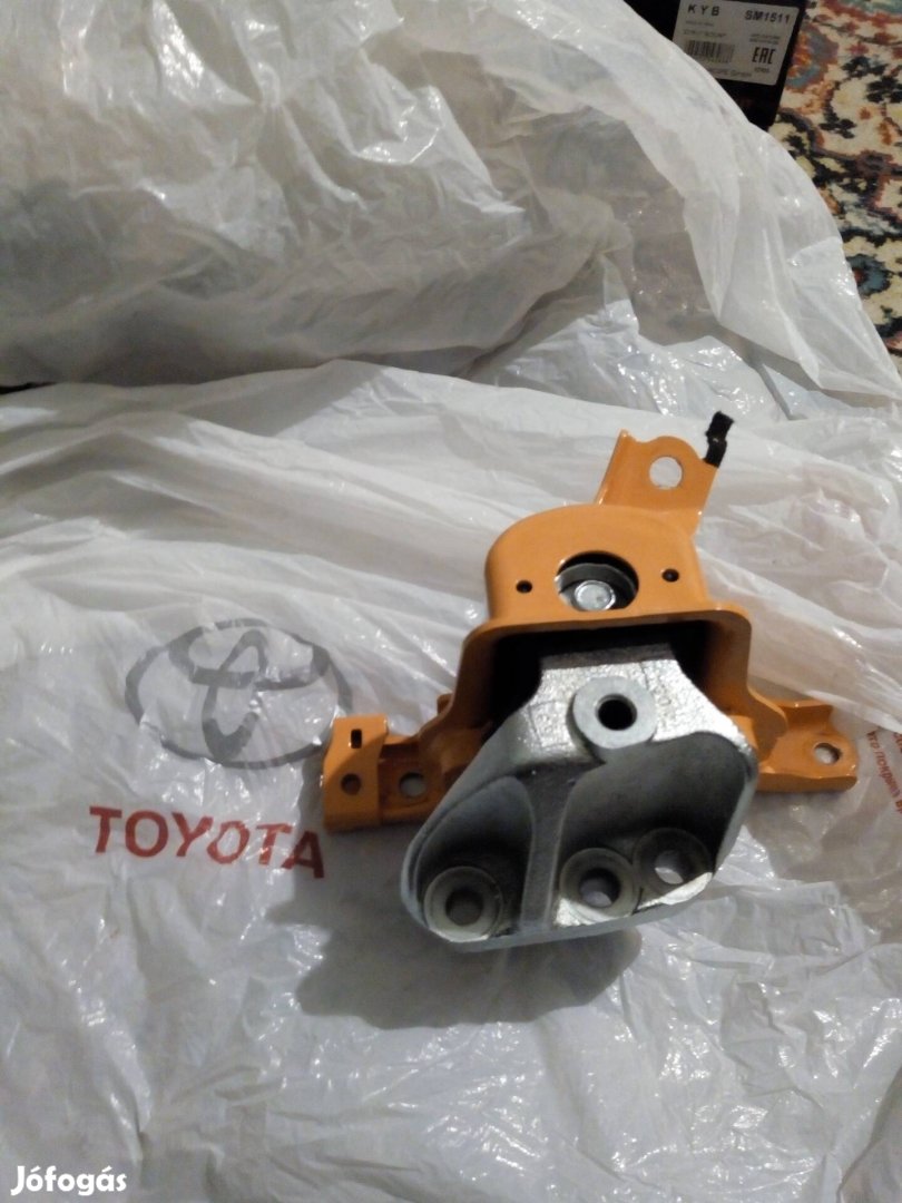Toyota Yaris 1.4d4d motortartó bak