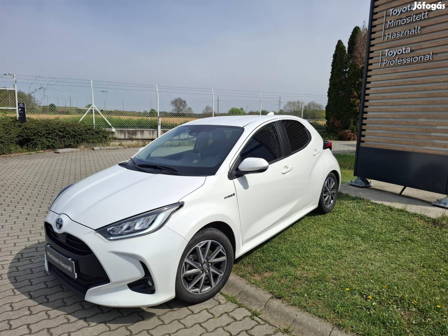 Toyota Yaris 1.5 Hybrid Comfort Style e-CVT + 2...