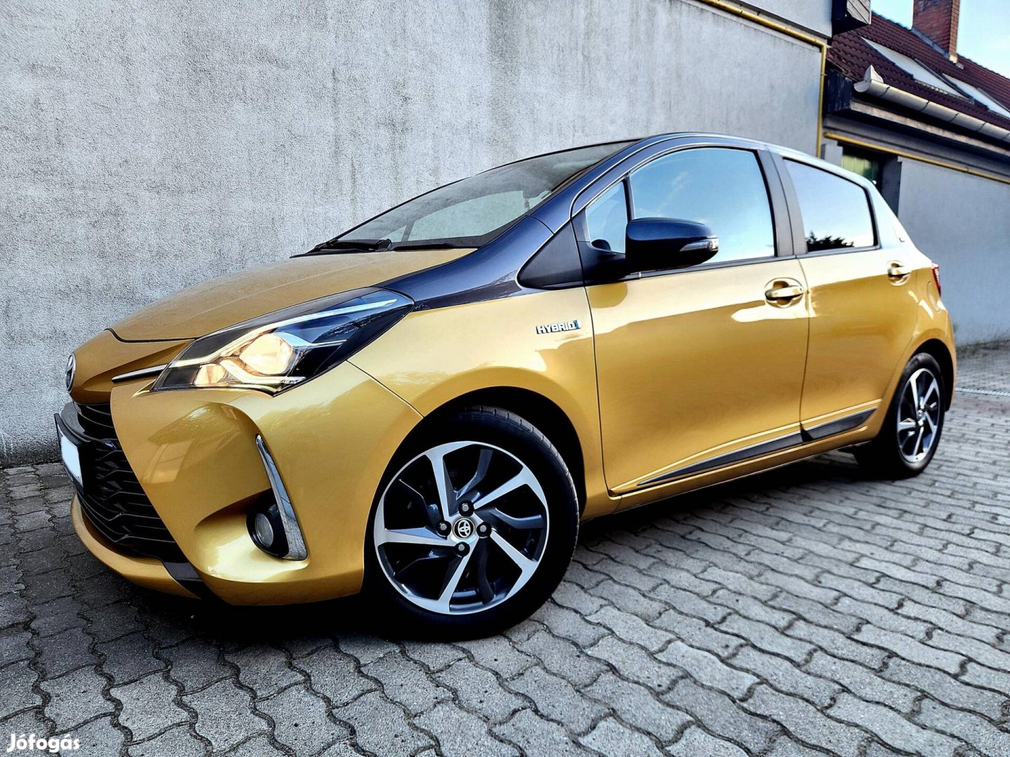 Toyota Yaris 1.5 VVT-i Hybrid Gold Smart e-CVT...