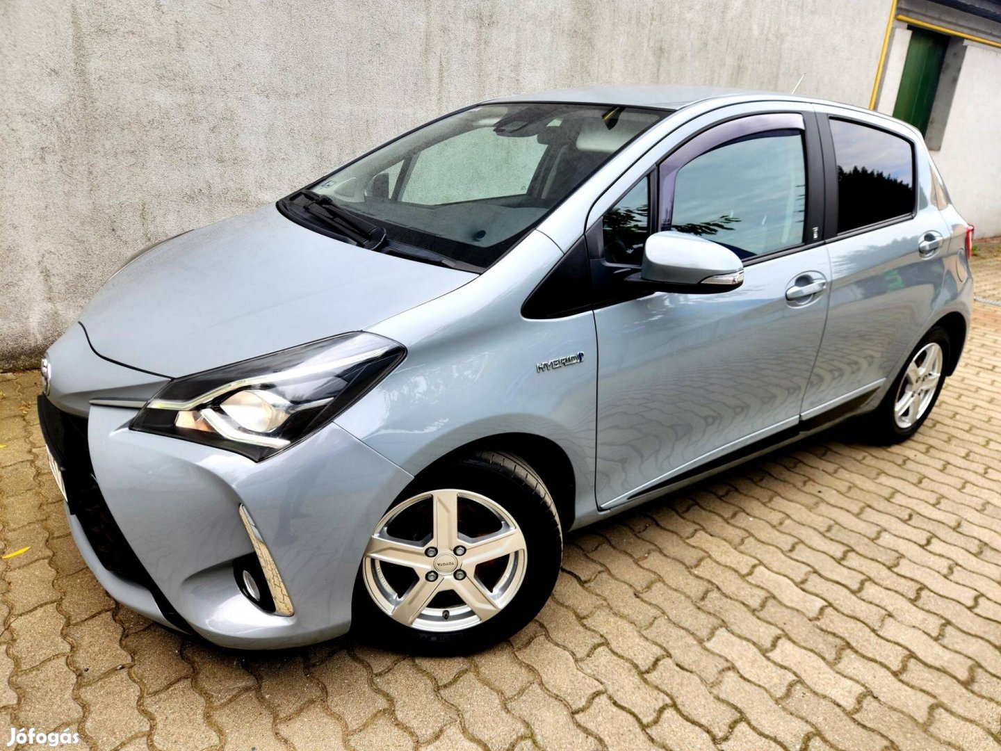 Toyota Yaris 1.5 VVT-i Hybrid Selection Blue e-...