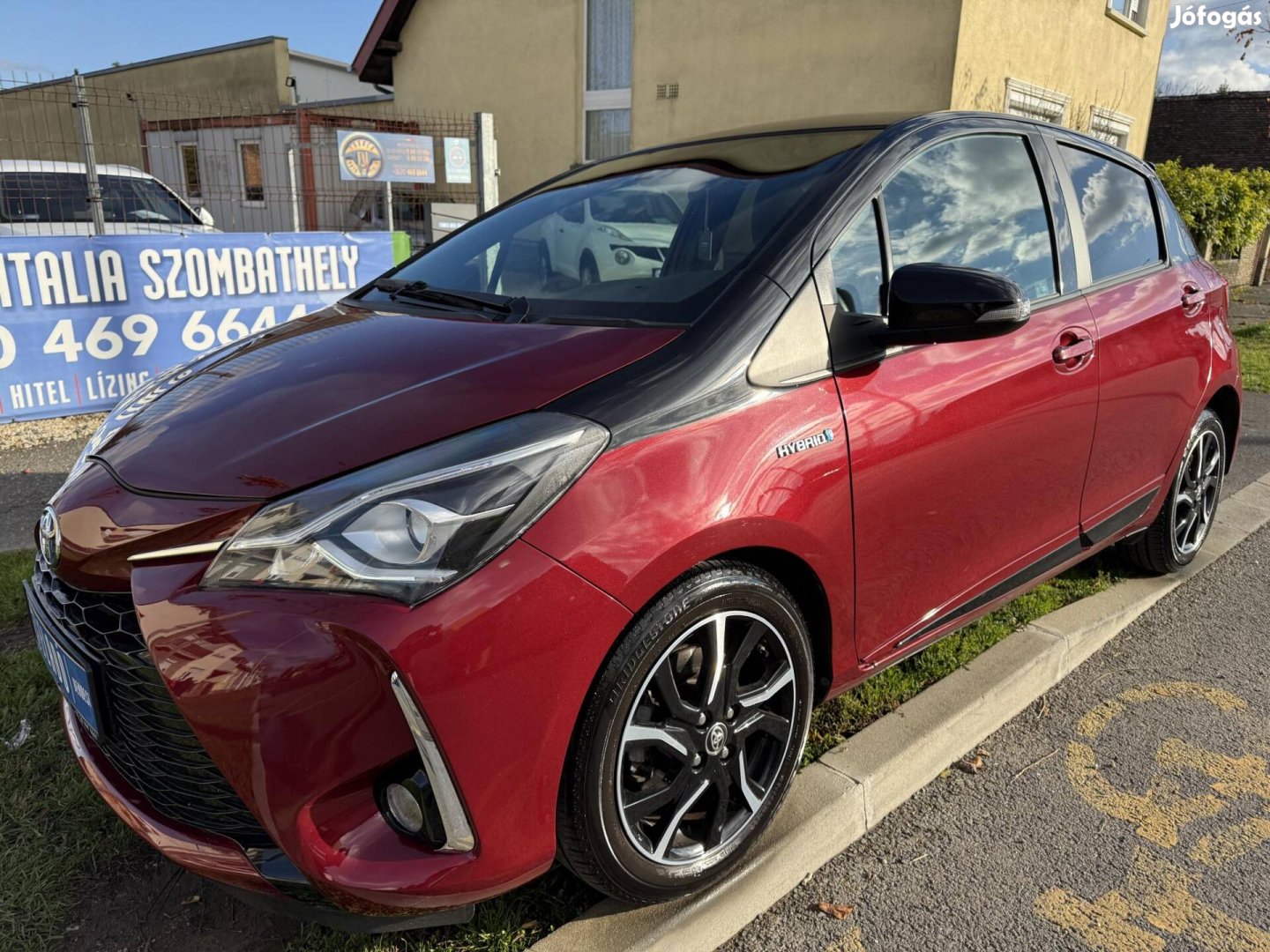 Toyota Yaris 1.5 VVT-i Hybrid Selection Red e-C...