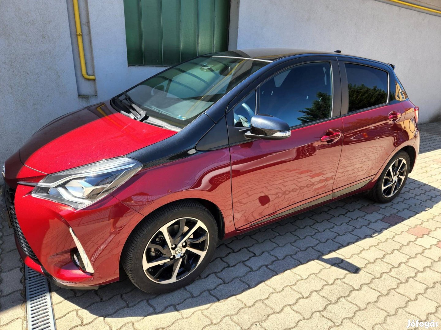 Toyota Yaris 1.5 VVT-i Hybrid Selection Red e-C...