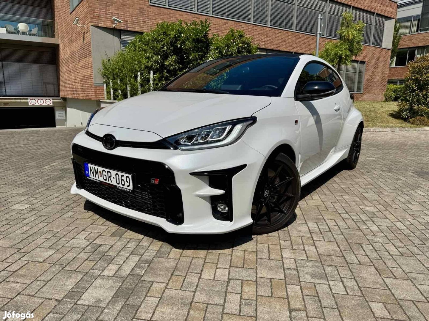 Toyota Yaris 1.6 VVT-i GR Sport 4WD Akrapovic S...