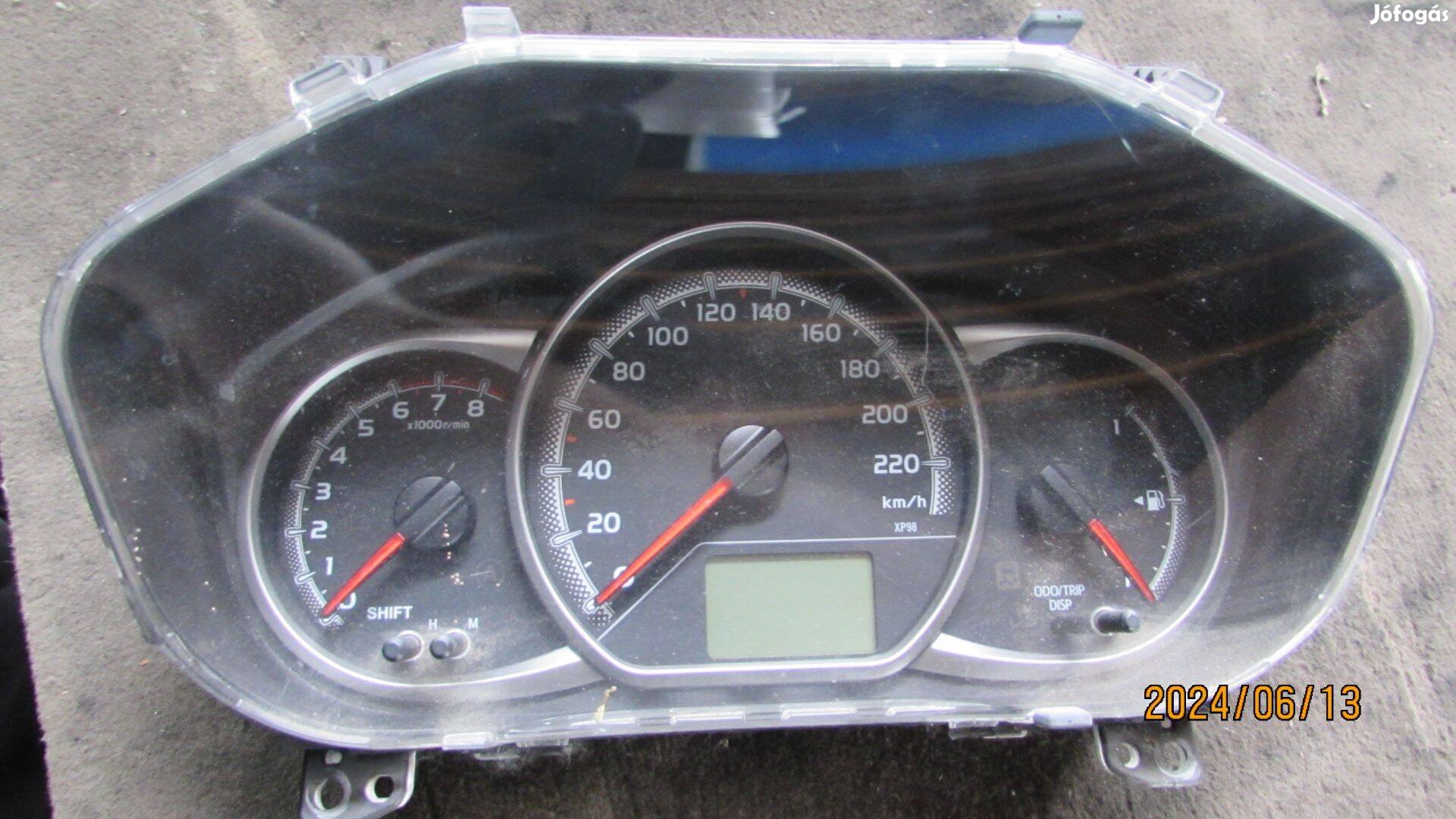 Toyota Yaris 2014 Óracsoport 838000U270