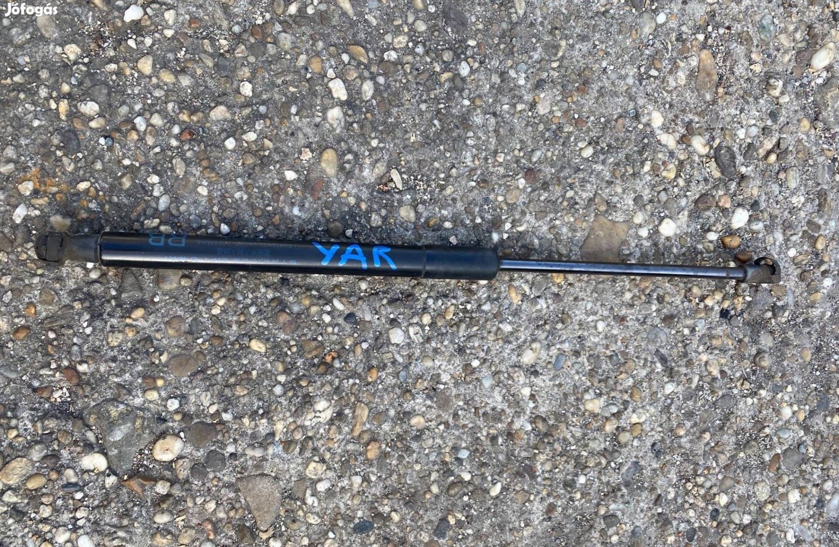 Toyota Yaris 2019 csomagtérajtó teleszkóp