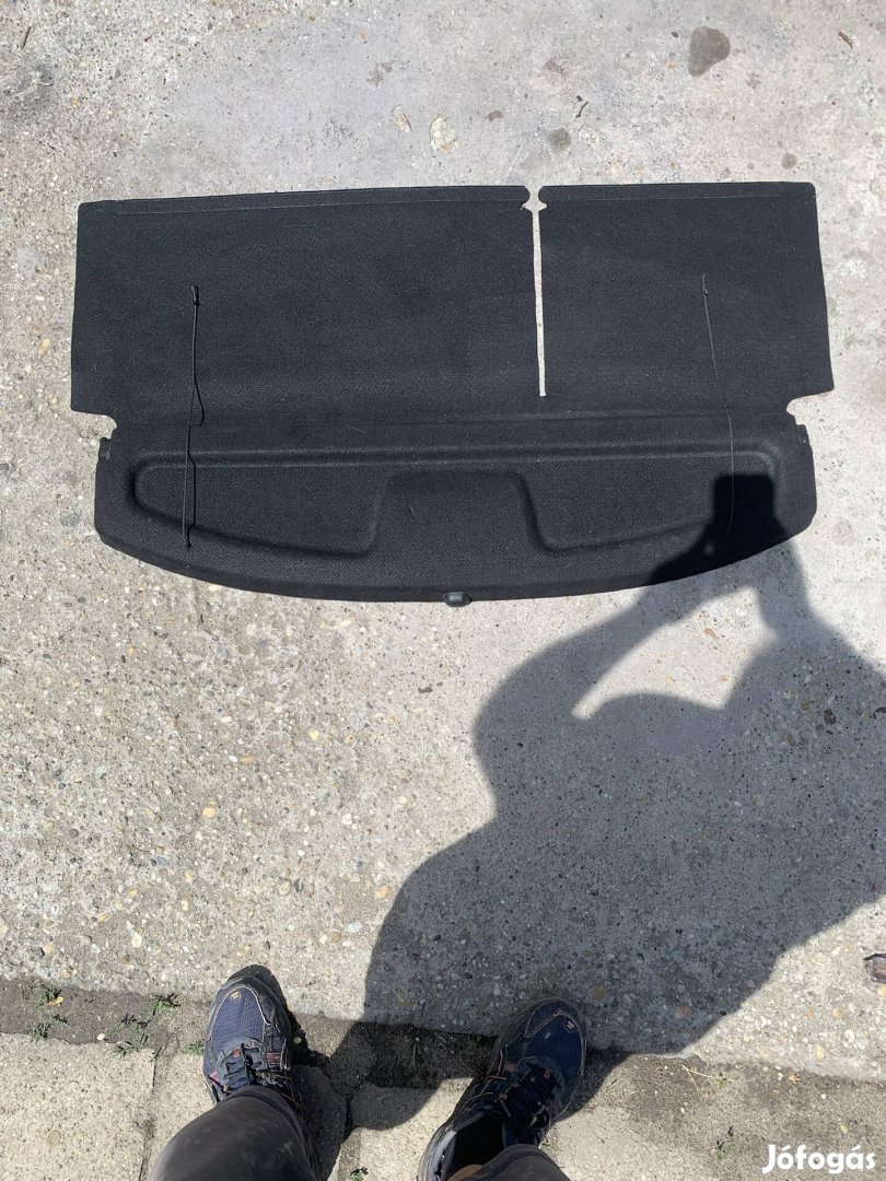 Toyota Yaris 2 kalaptartó