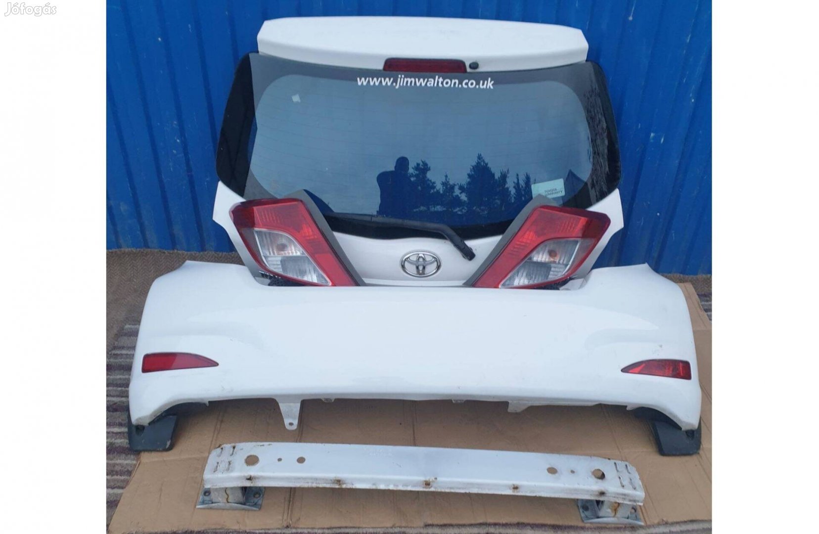 Toyota Yaris 3 III 2011- gyári bal, jobb hátsó lámpa, csomagtér ajtó
