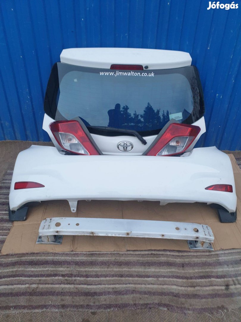 Toyota Yaris 3 III 2011- gyári bal, jobb hátsó lámpa, csomagtér ajtó