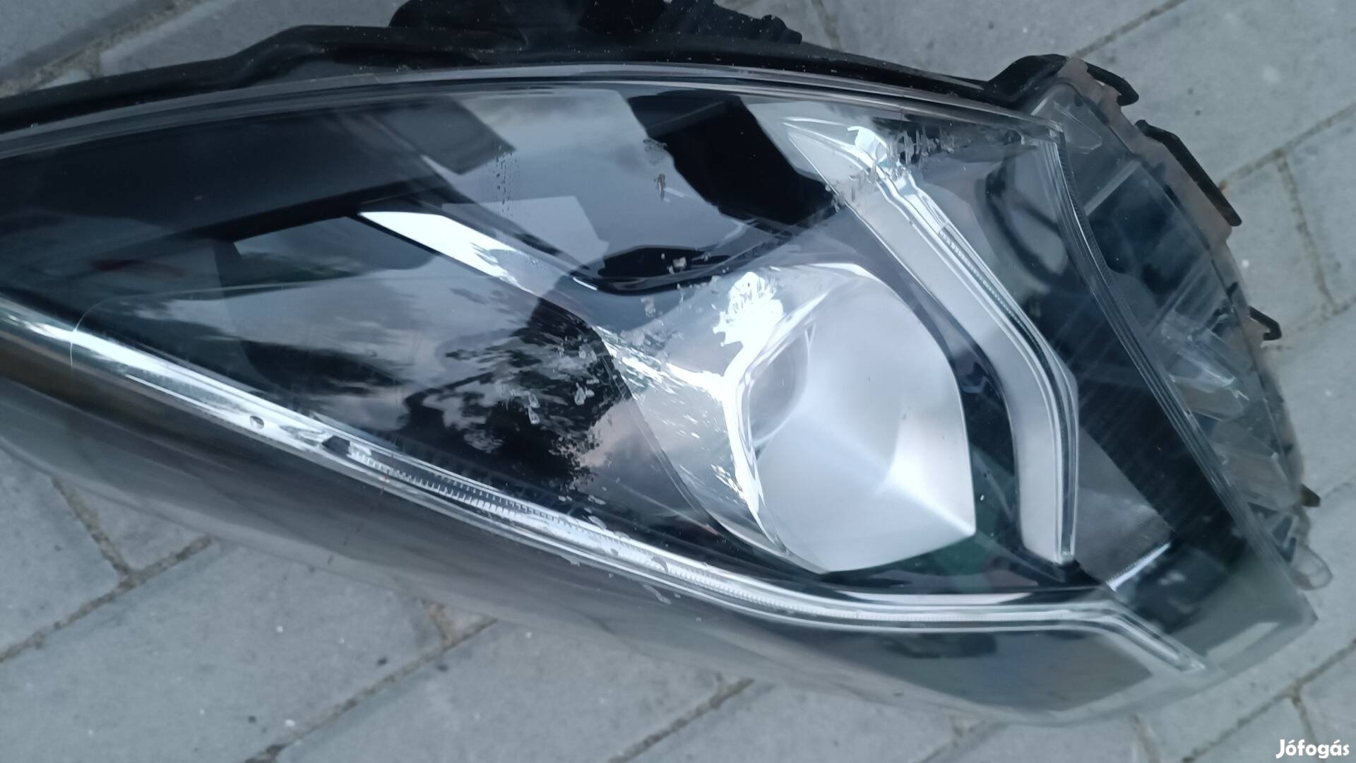 Toyota Yaris 3 facelift 2020 LED bal első lámpa fényszóró gyári