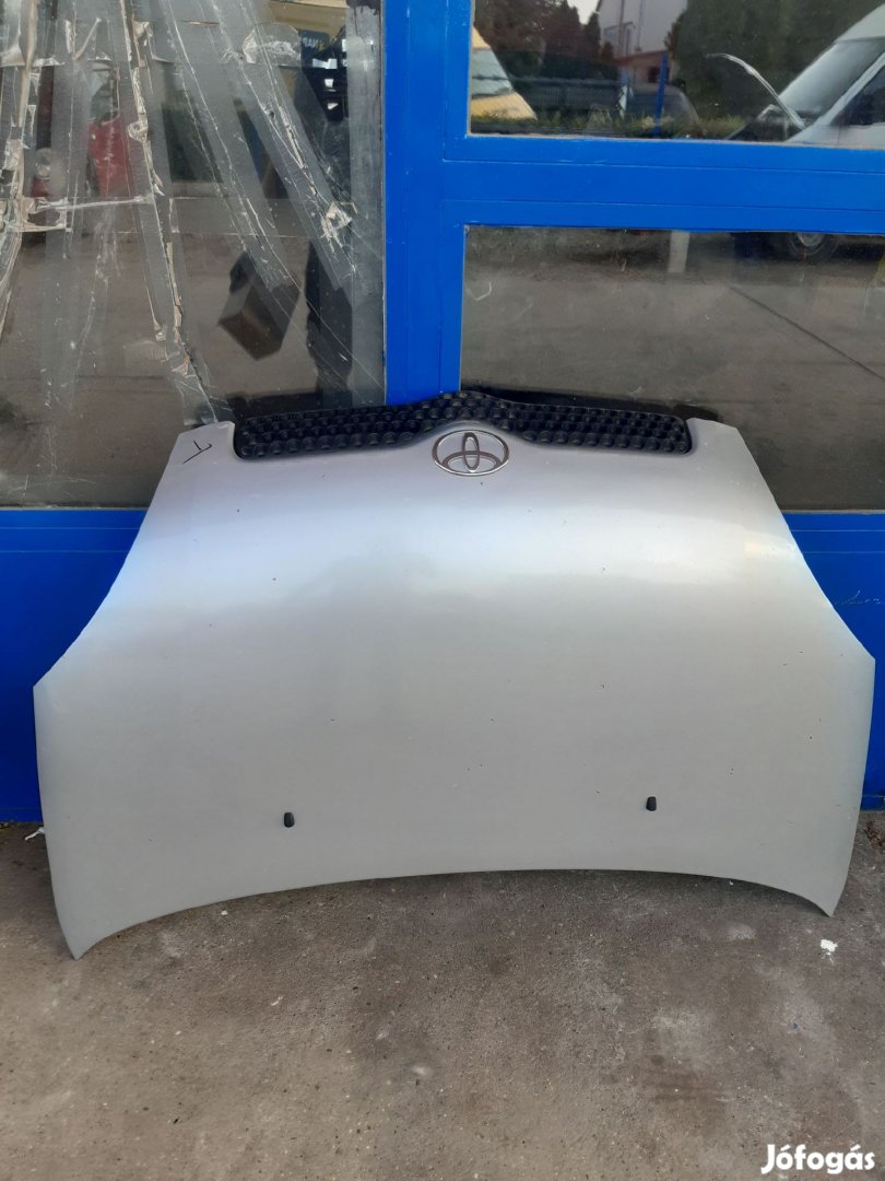 Toyota Yaris 98-05 Géptető Díszrács Ablakmosó Fúvóka