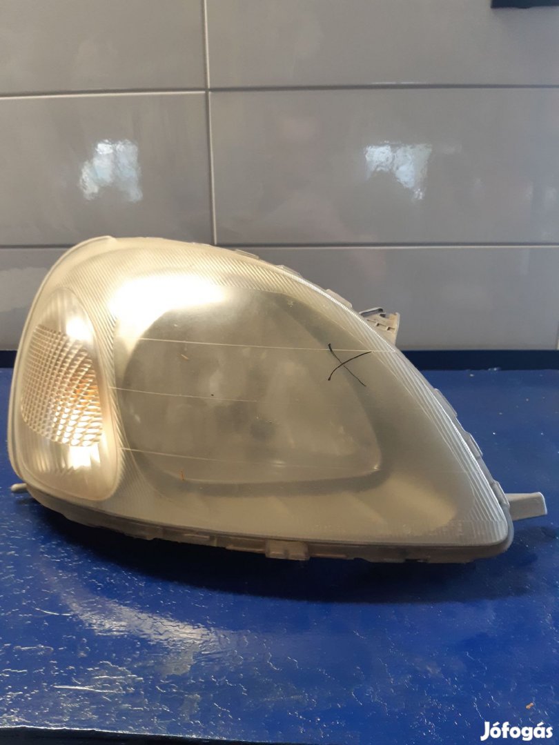Toyota Yaris 98-05 Jobb Első Lámpa / Fényszóró