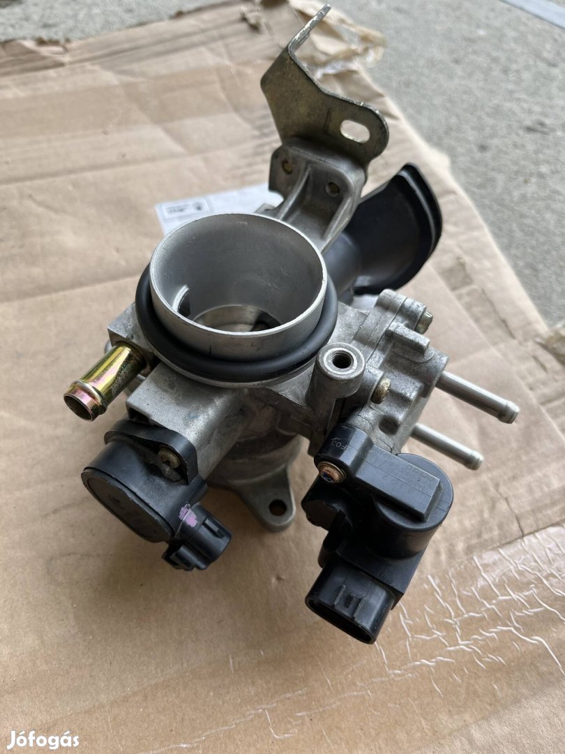 Toyota Yaris 98-05-ig gyári hibátlan folytószelepház komplett.