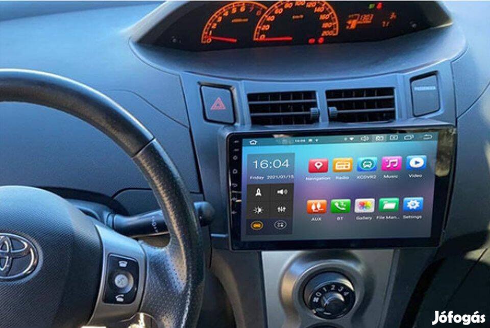 Toyota Yaris Carplay Multimédia GPS Rádió Tolatókamerával