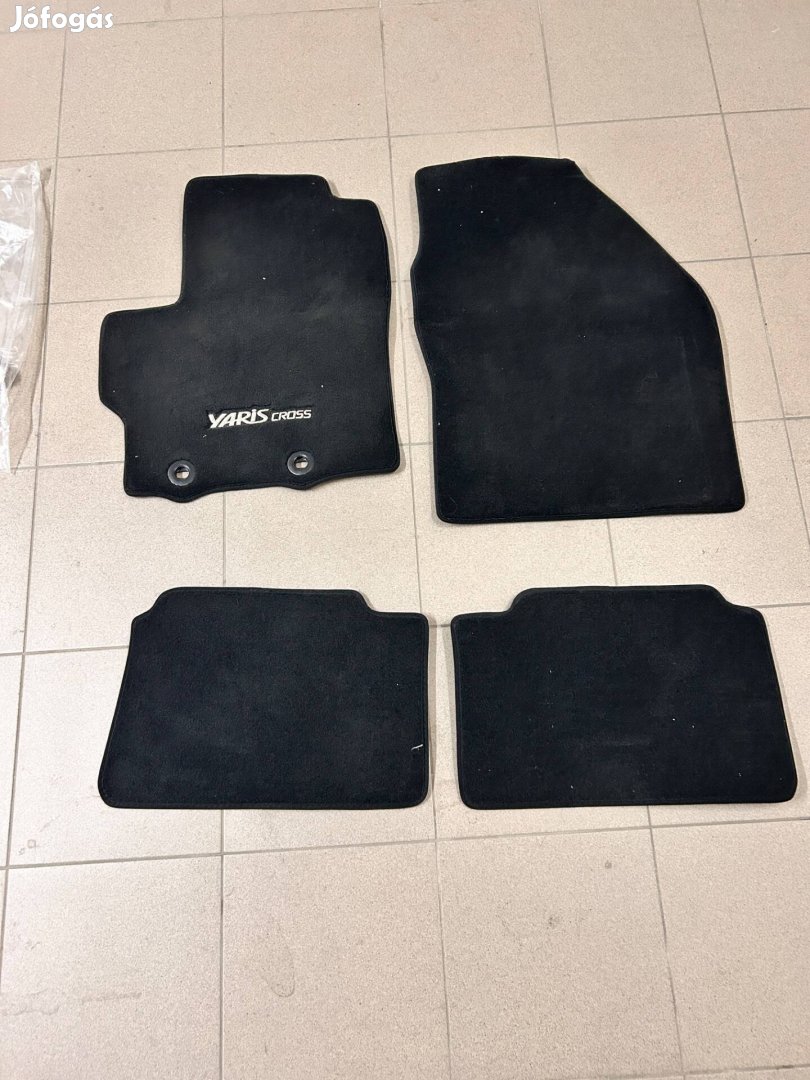 Toyota Yaris Cross szövet szőnyeg