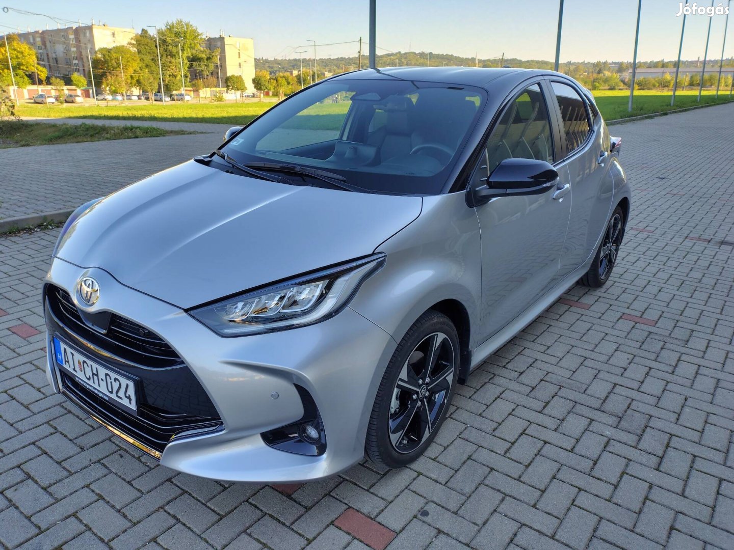 Toyota Yaris Hybrid Premiere Edition 130 LE, szalon állapotban