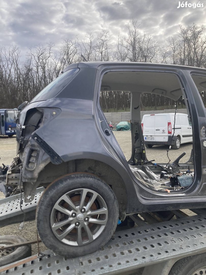 Toyota Yaris III.Ötajtós bontott alkatrészei (2015-20)