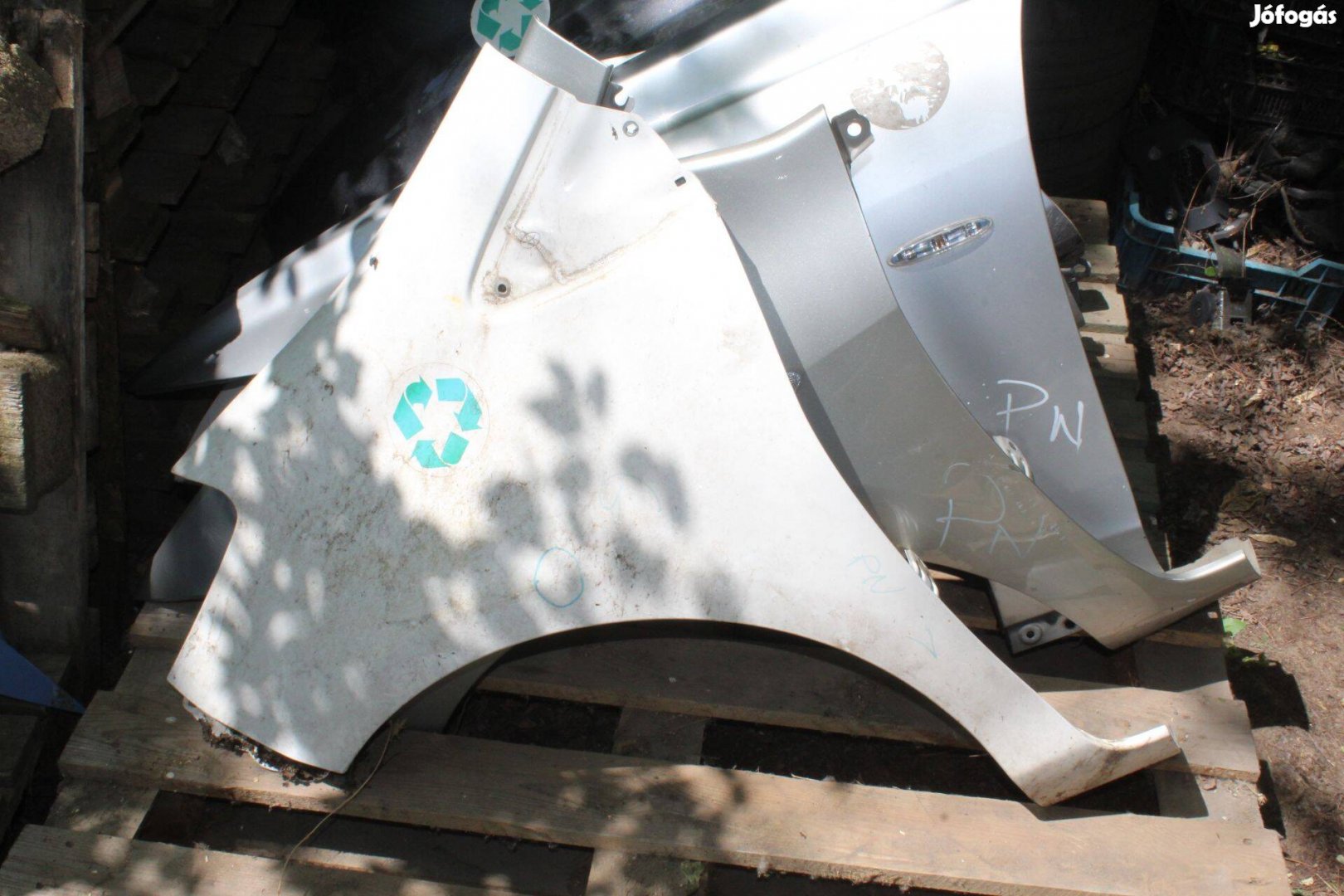 Toyota Yaris III bal első sárvédő