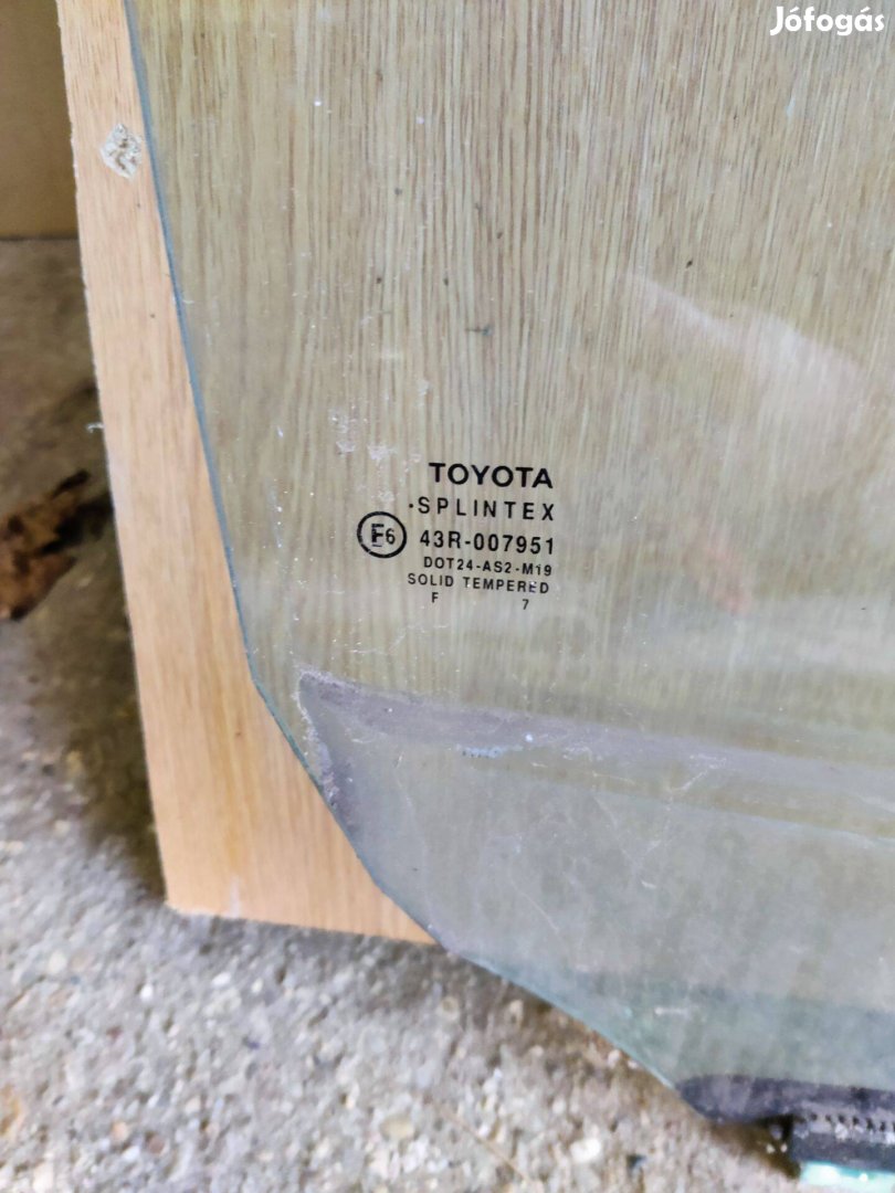 Toyota Yaris II jobb első ajtó üveg