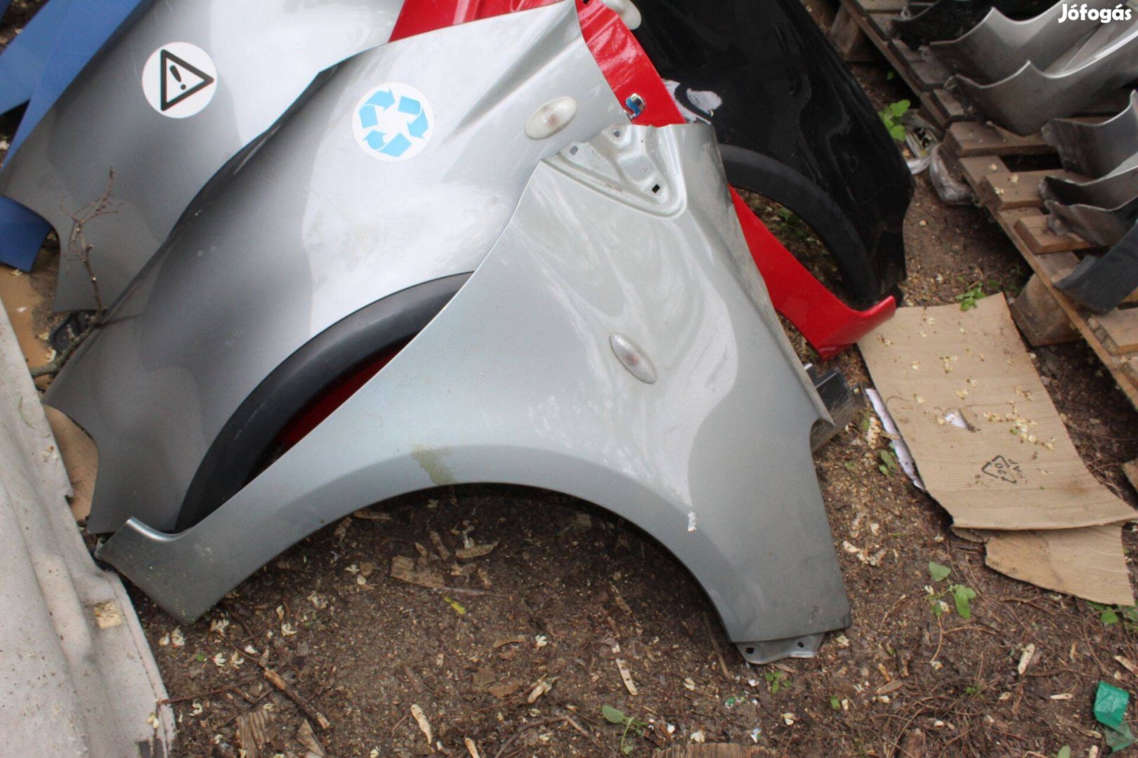 Toyota Yaris II jobb első sárvédő
