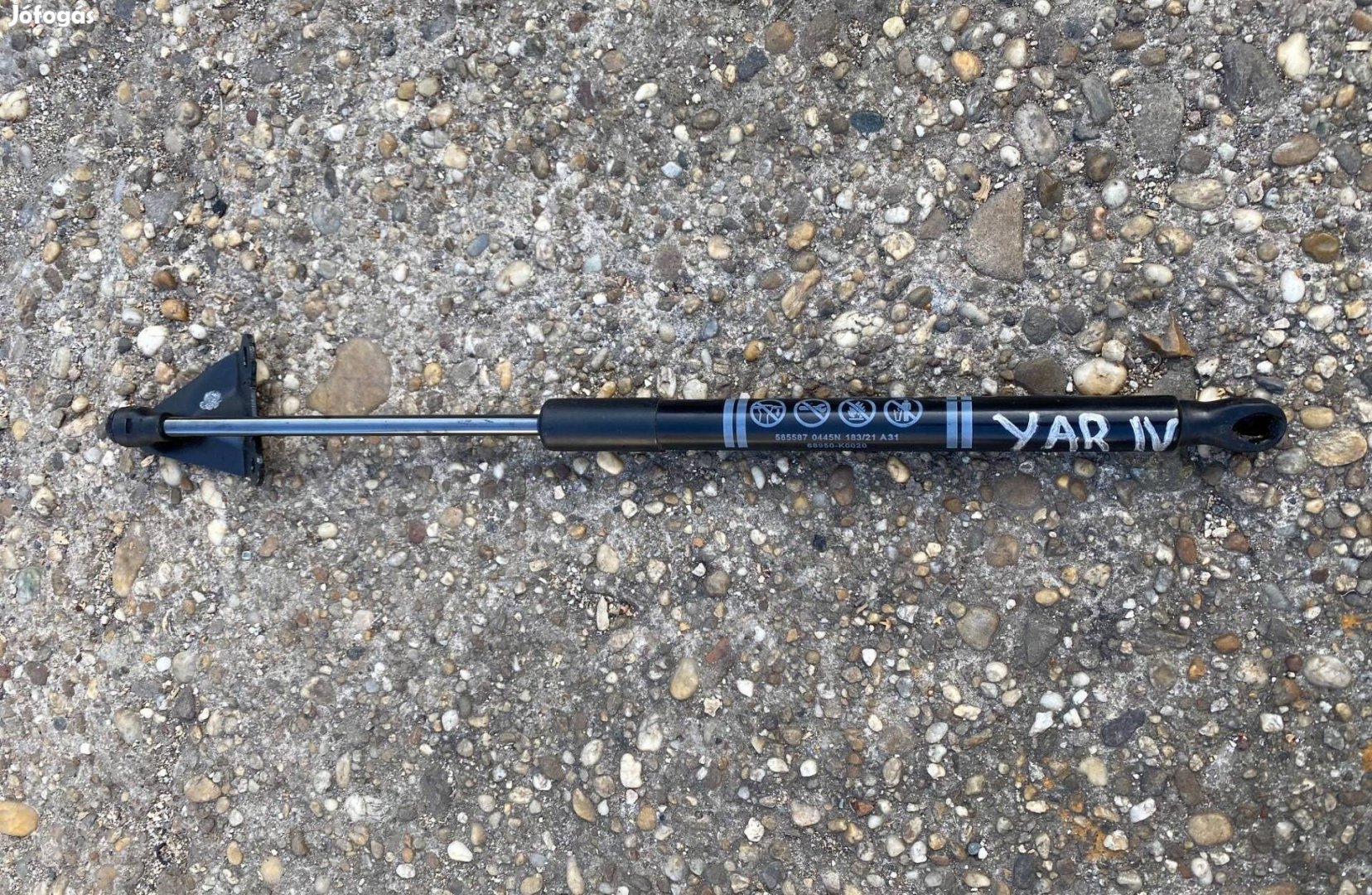 Toyota Yaris IV csomagtér teleszkóp