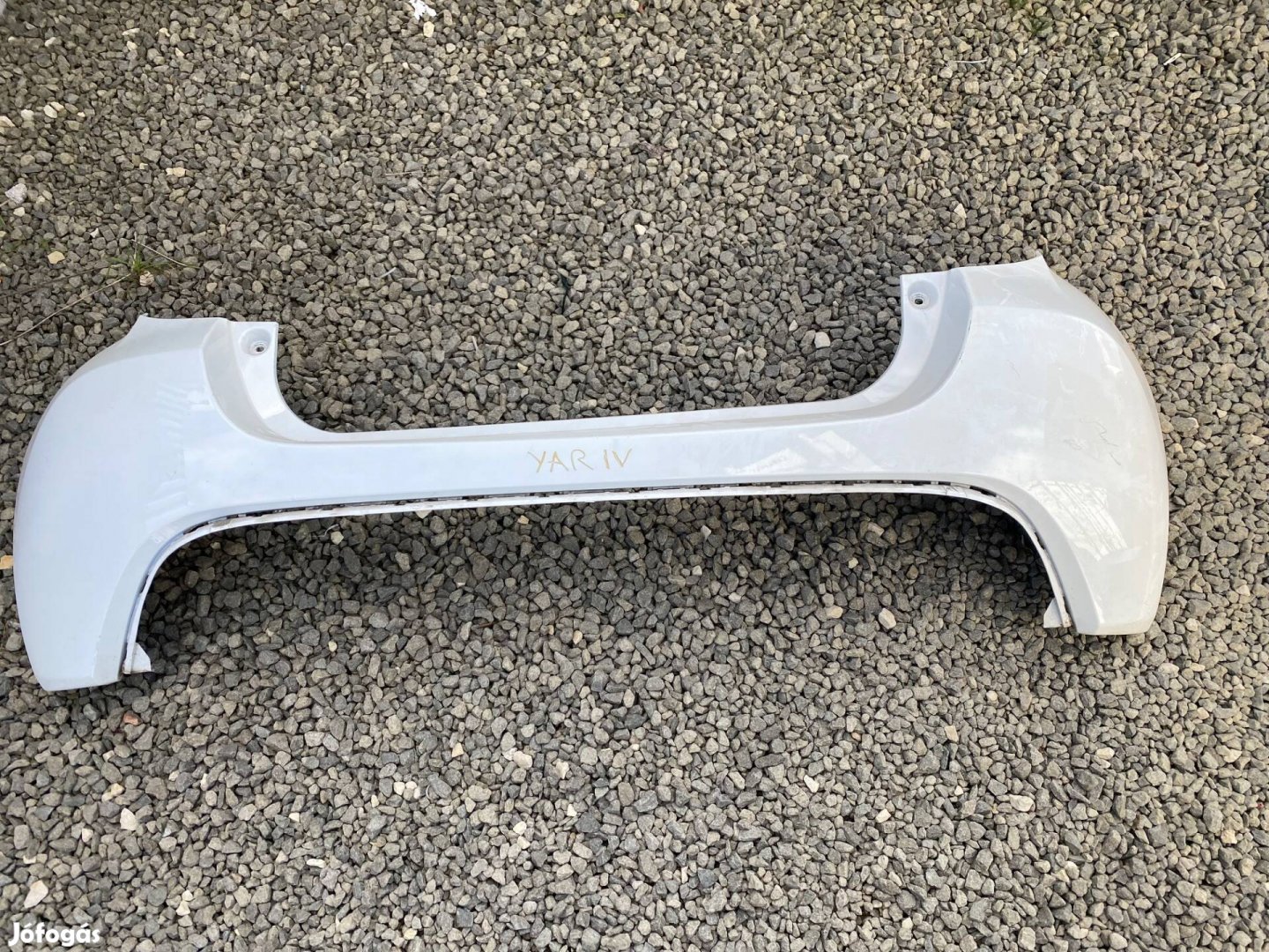 Toyota Yaris IV hátsó lökháritó héj