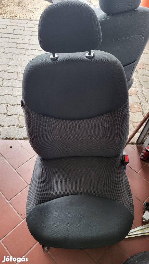 Toyota Yaris I ülések
