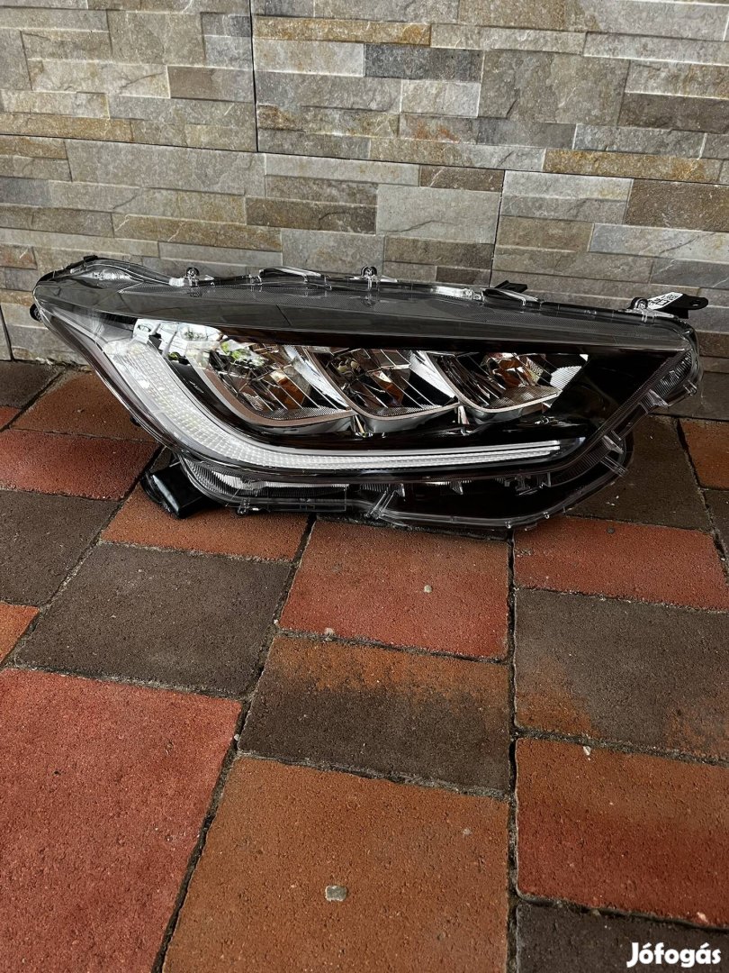 Toyota Yaris MK4 2021 Fényszóró Teljes LED Vezetőoldali O/S Jobb