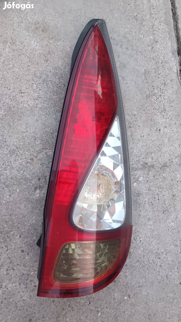 Toyota Yaris Verso facelift jobb hátsó lámpa