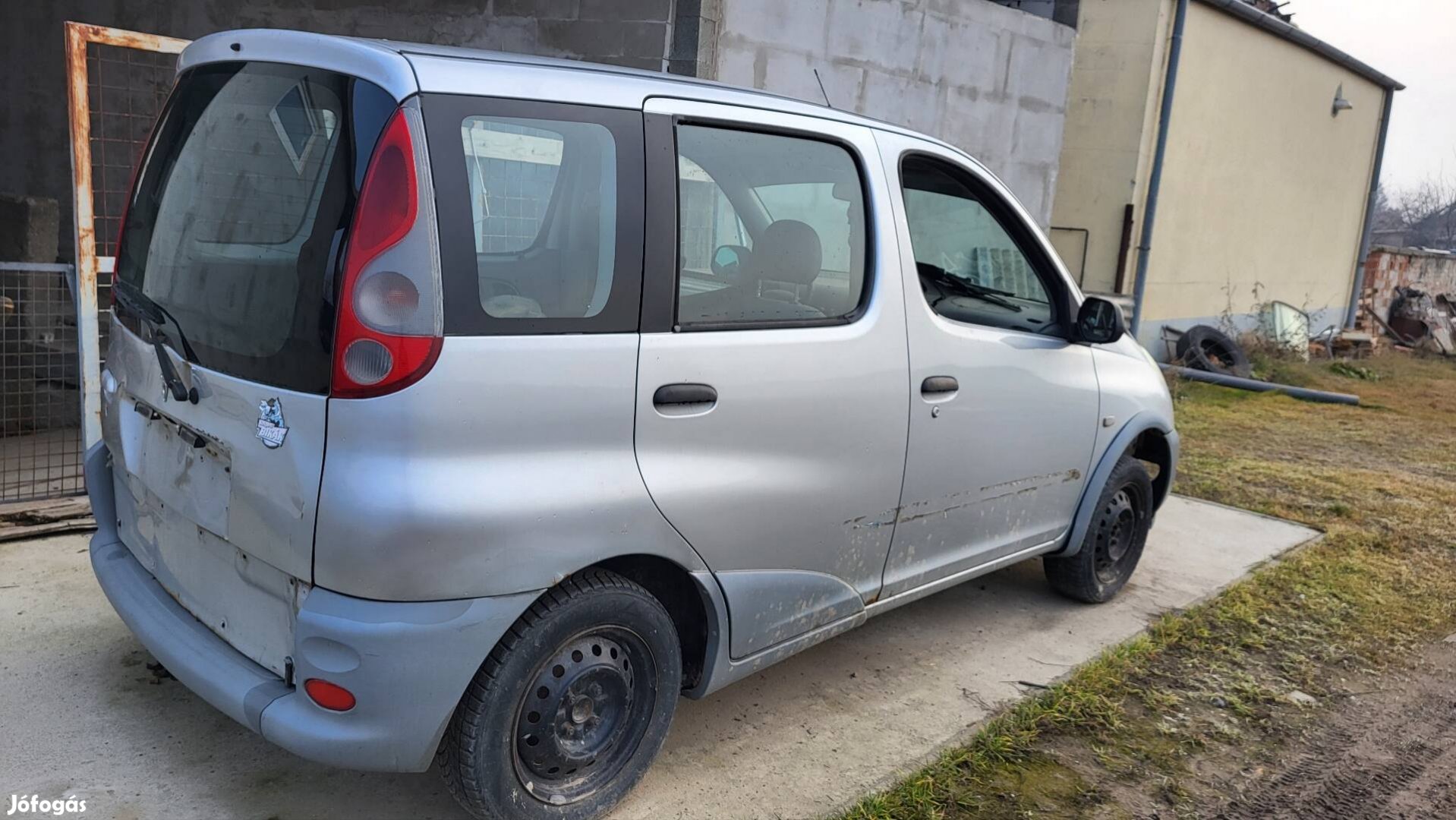 Toyota Yaris Verso karosszéria elemek