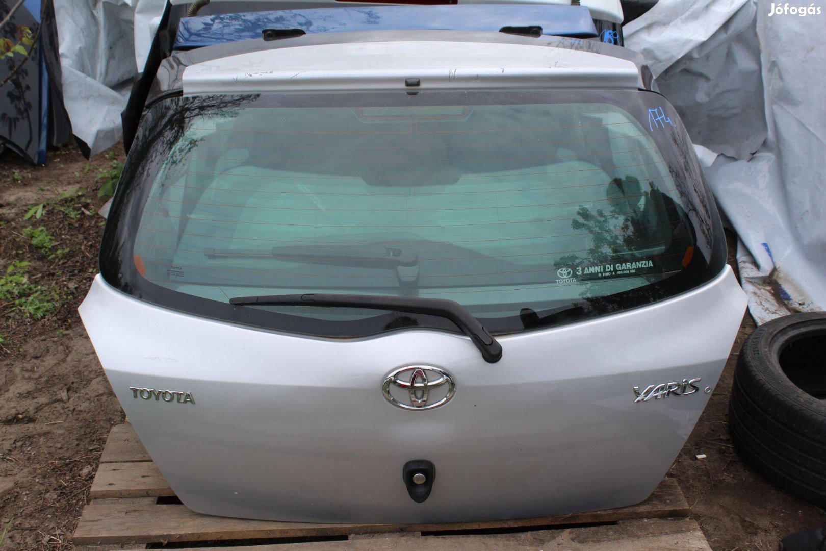 Toyota Yaris (2nd gen) csomagtér ajtó üresen szélvédővel (174.)