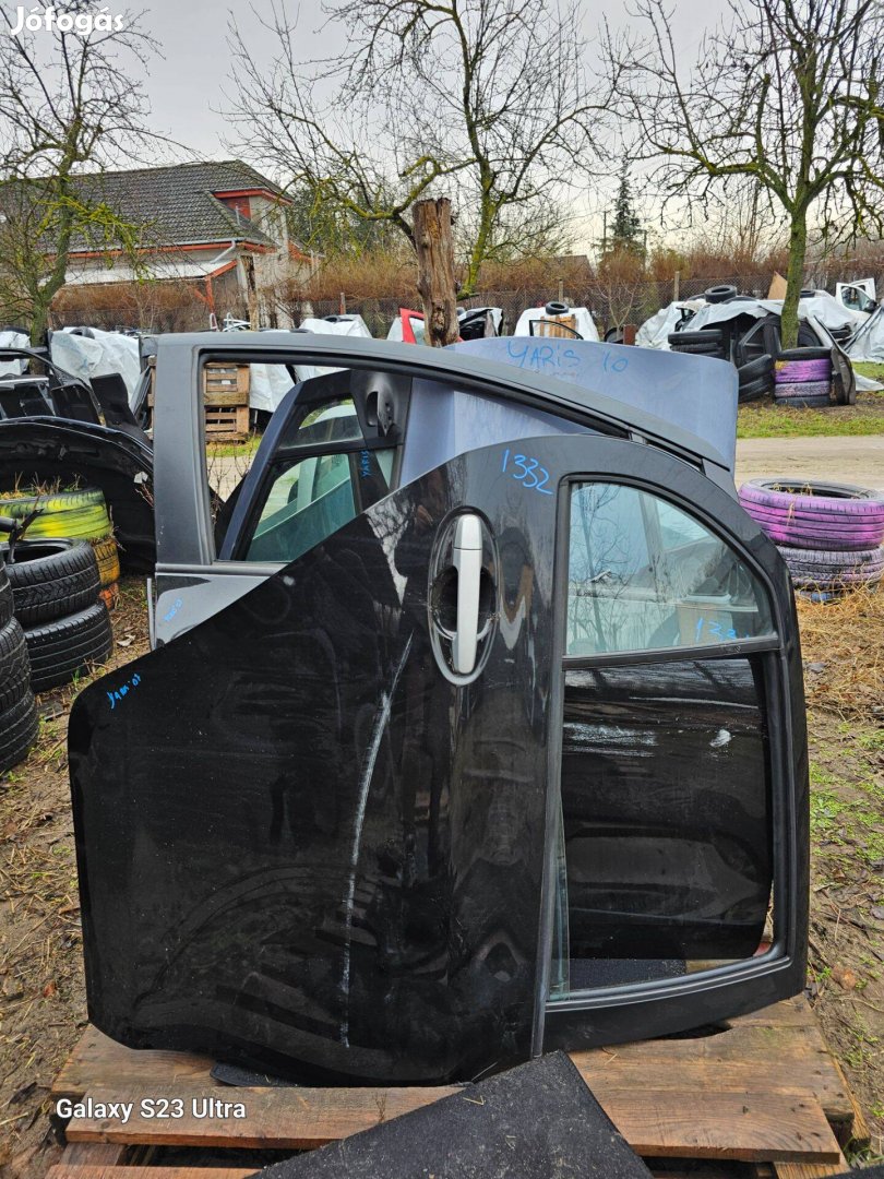 Toyota Yaris (XP90) jobb hátsó ajtó komplett(1332.)