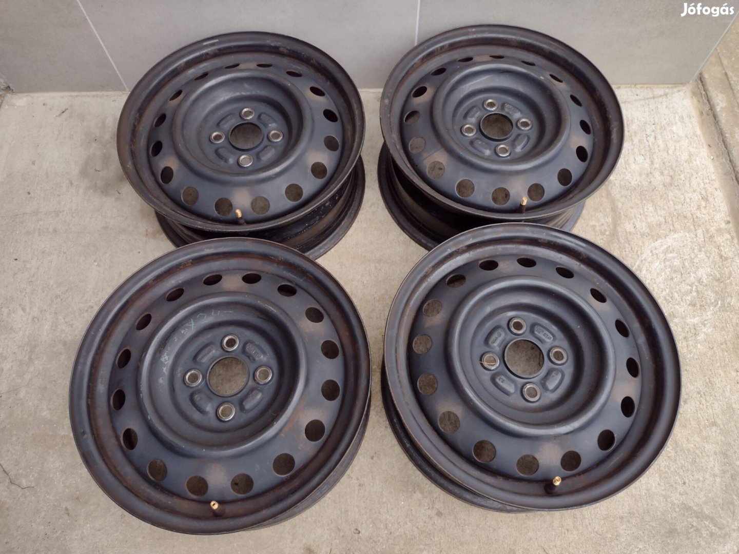 Toyota Yaris / Mazda 2 / Suzuki Swift 6x15 colos lemezfelnik