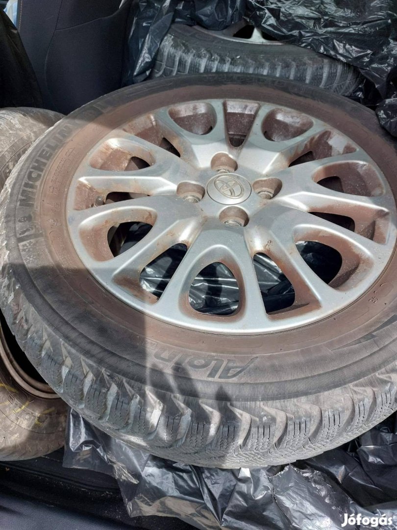 Toyota Yaris alufelni +téligumi szett