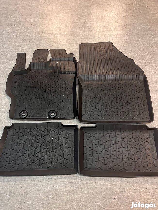 Toyota Yaris cross gyári gumiszőnyeg