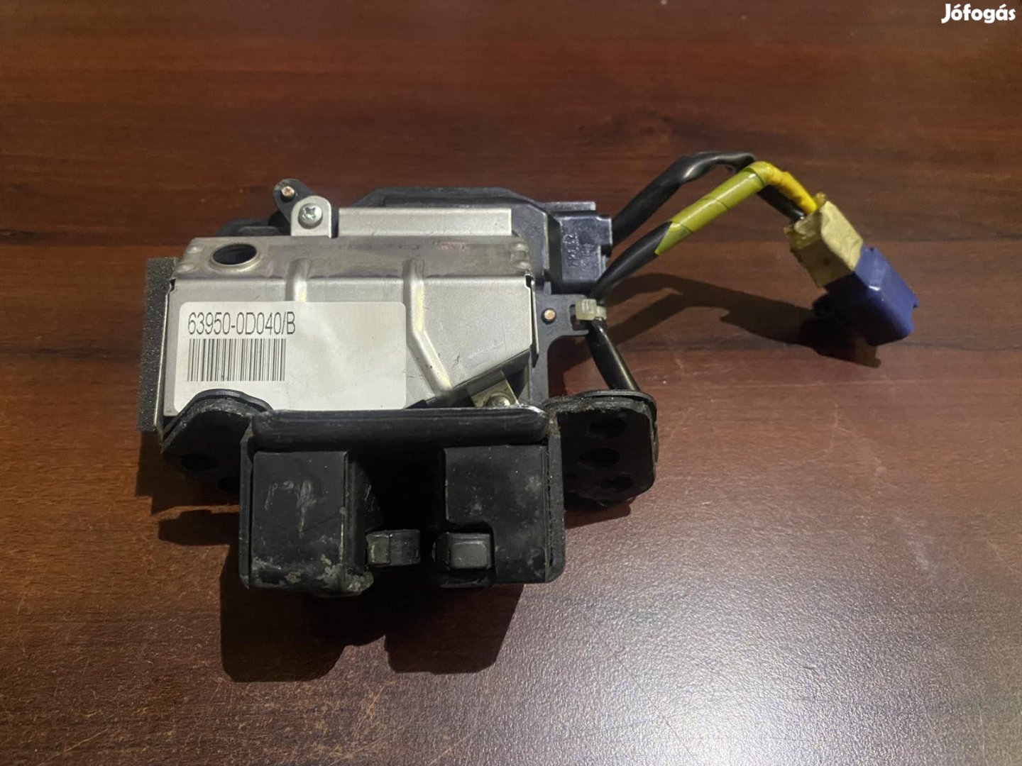 Toyota Yaris csomagtér zár 69350-0D040 eladó